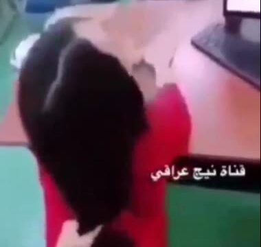 ينيك زميلته فى الشغل على المكتب