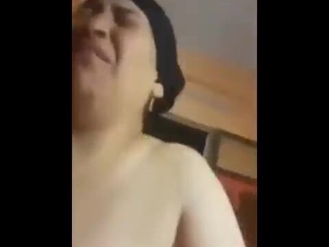 متناكه ارعينيه مربربه راكبه زبر عيل اد ولادها تاعبها اوى تقوله بيحرق كسى كسم الاهات والكلام المولع